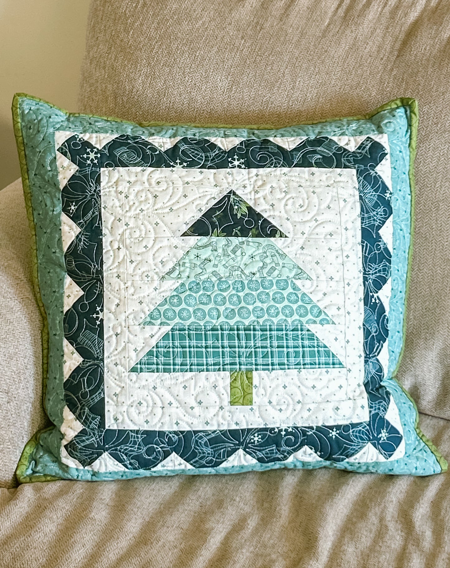 Winter Postage Free Bonus Pillow Pattern